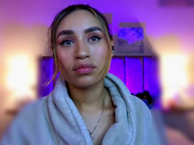 VictoriaHils live cam preview