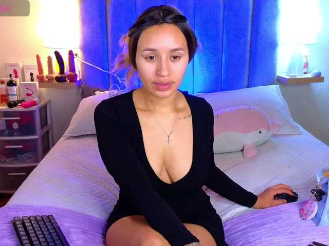VictoriaHils's BongaCams show and profile