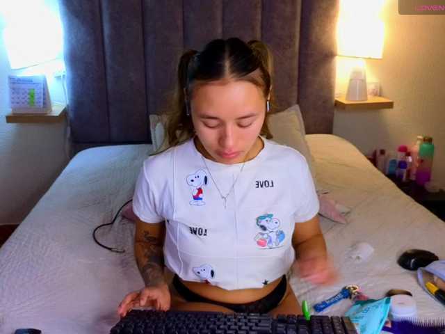 VictoriaHils live cam on BongaCams