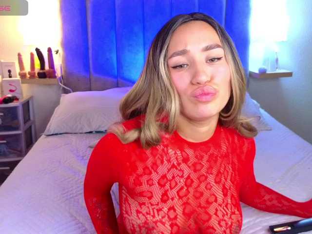 VictoriaHils's BongaCams show and profile