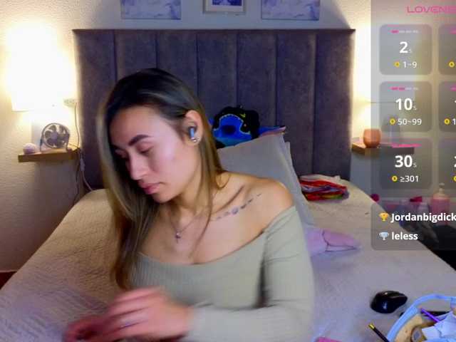 VictoriaHils live cam preview