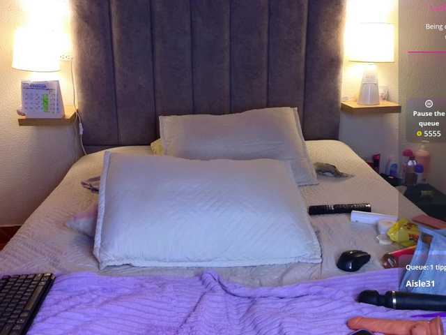 VictoriaHils live cam