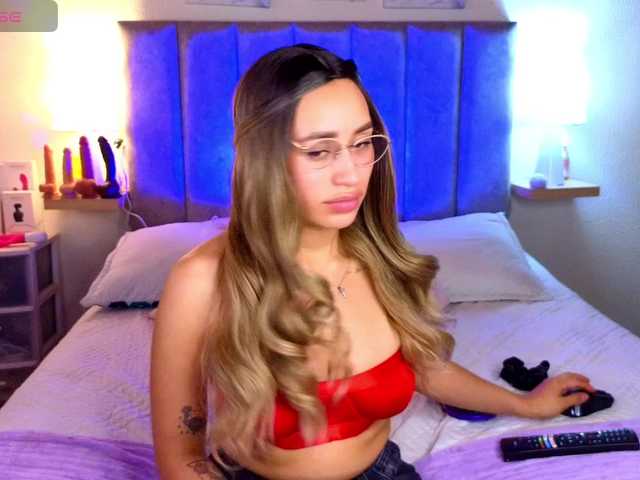 VictoriaHils's BongaCams show and profile