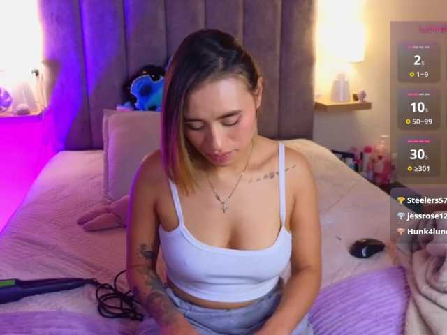 VictoriaHils live cam preview
