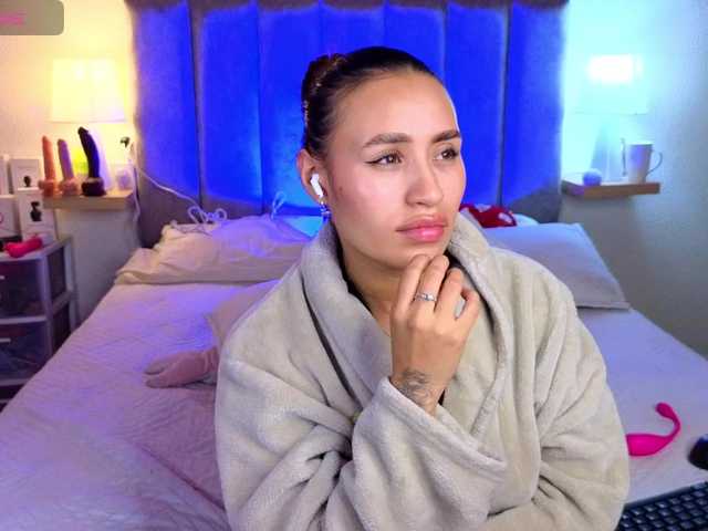 VictoriaHils's BongaCams show and profile