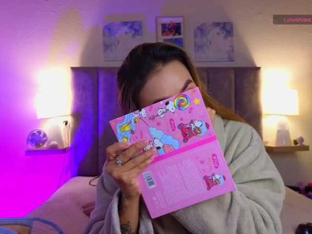 VictoriaHils live cam preview