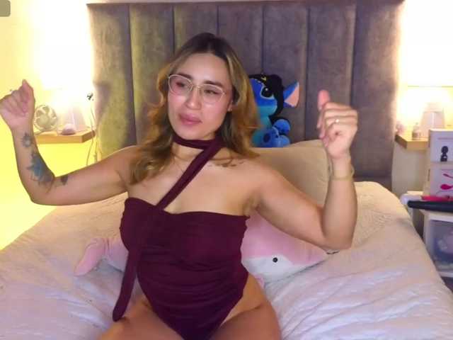 VictoriaHils live cam on BongaCams