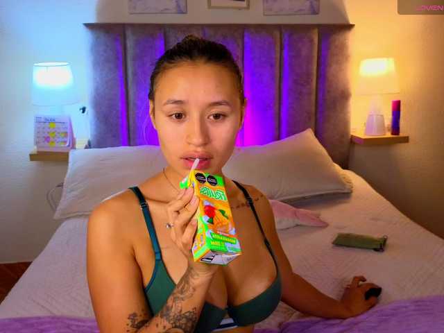 VictoriaHils live cam on BongaCams