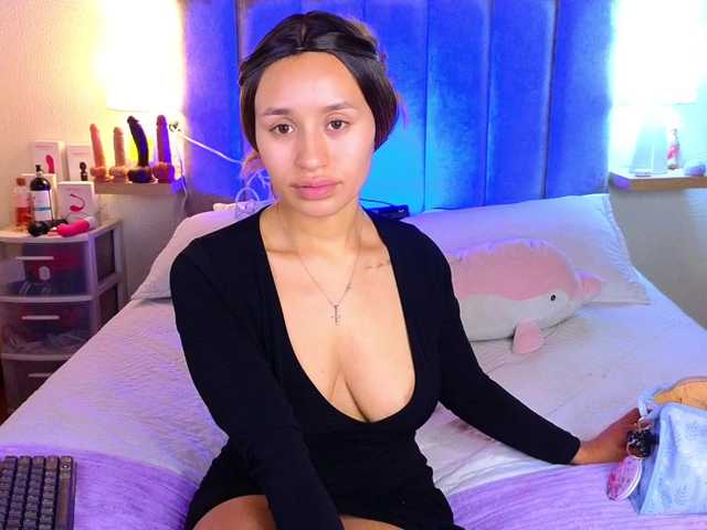 VictoriaHils's BongaCams show and profile