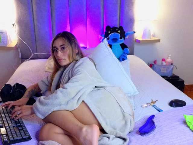 VictoriaHils live cam on BongaCams