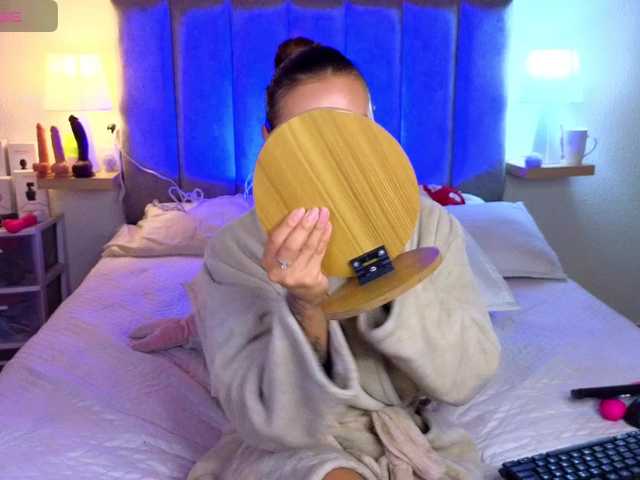 VictoriaHils's BongaCams show and profile