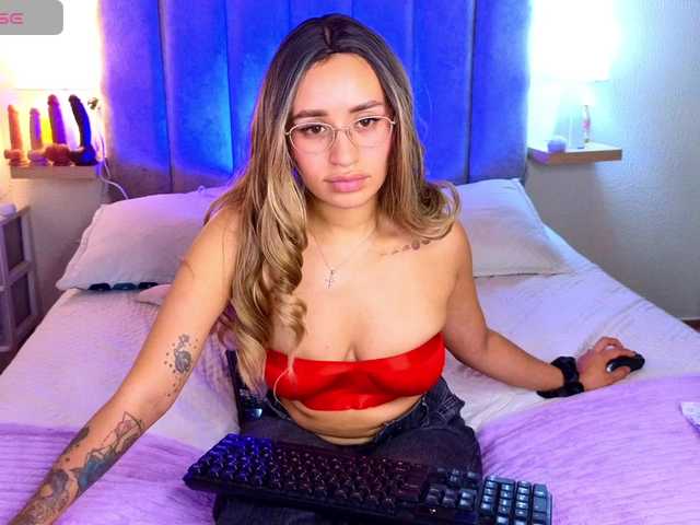 VictoriaHils's BongaCams show and profile