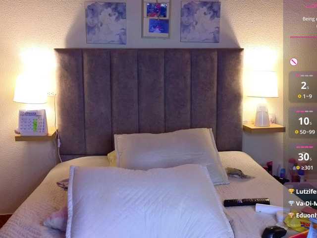 VictoriaHils live cam