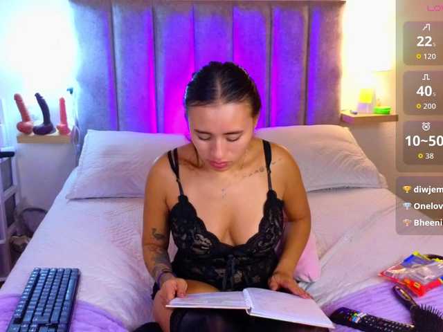 VictoriaHils live cam on BongaCams