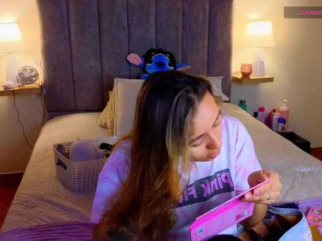 VictoriaHils live cam on BongaCams