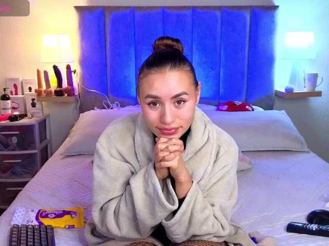 VictoriaHils's BongaCams show and profile