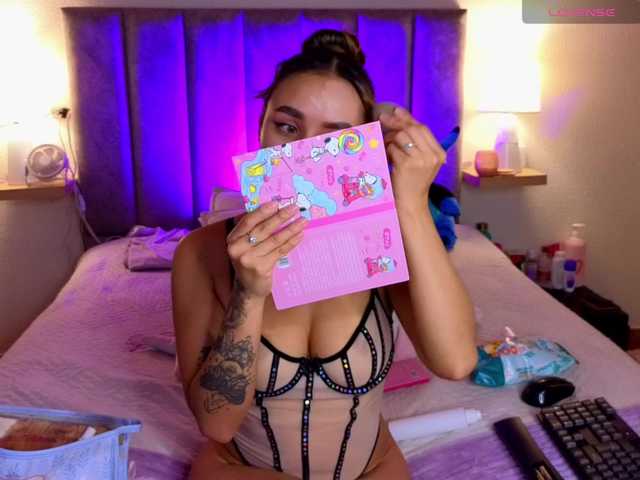 VictoriaHils live cam on BongaCams