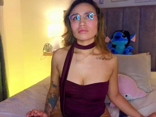 VictoriaHils live cam on BongaCams