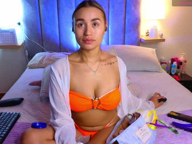 VictoriaHils live cam on BongaCams