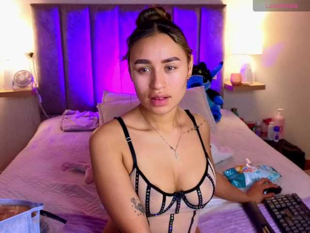 VictoriaHils live cam on BongaCams