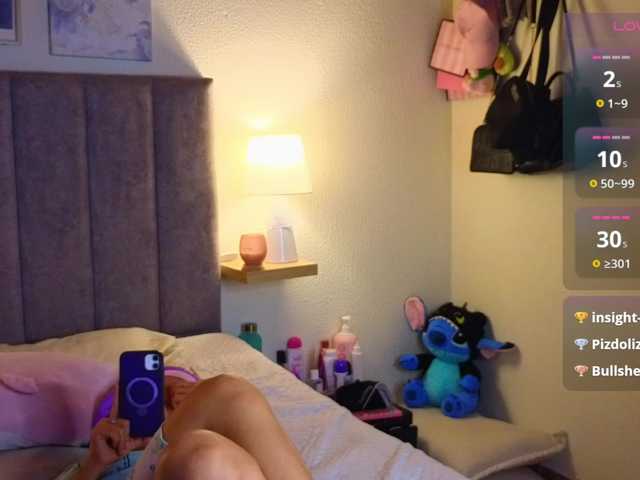 VictoriaHils live cam preview