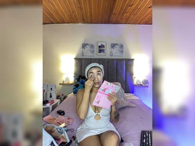 VictoriaHils live cam on BongaCams