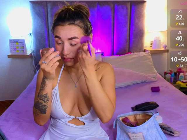 VictoriaHils live cam on BongaCams