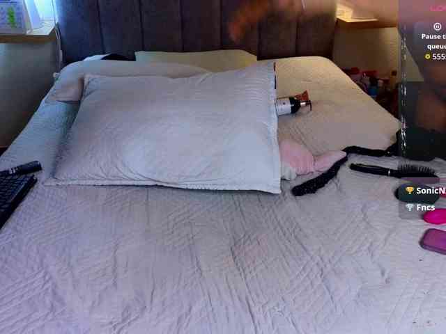VictoriaHils webcam
