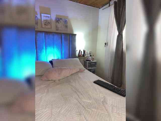 VictoriaHils webcam
