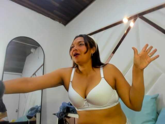 ValeriaGil live cam on BongaCams