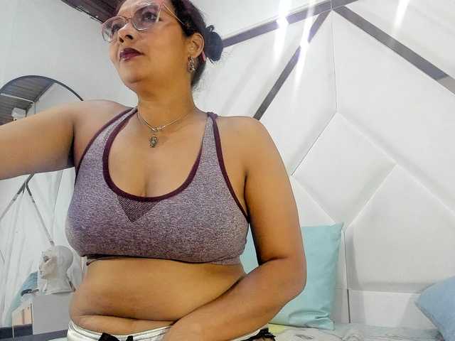 ValeriaGil live cam on BongaCams