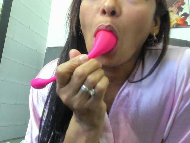 ValeriaGil live cam on BongaCams