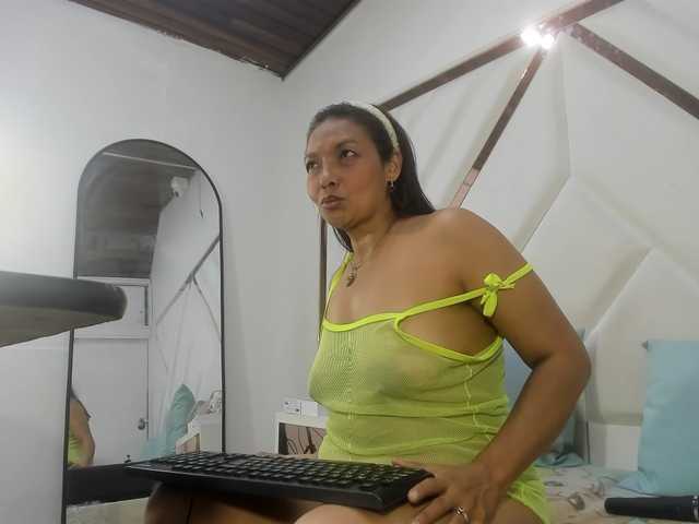 ValeriaGil live cam on BongaCams