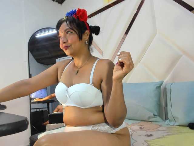 ValeriaGil live cam on BongaCams