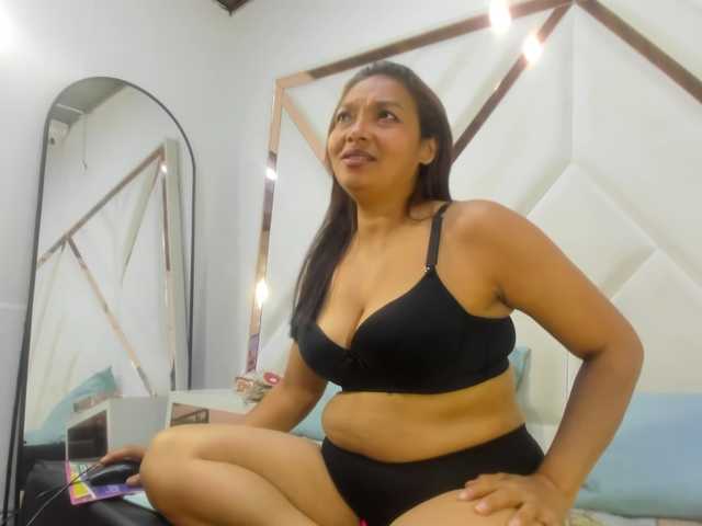 ValeriaGil live cam on BongaCams