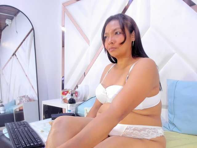 ValeriaGil live cam on BongaCams