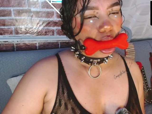 Leidy12 live cam on BongaCams