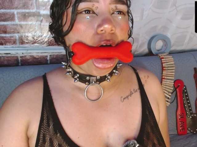 Leidy12 live cam on BongaCams