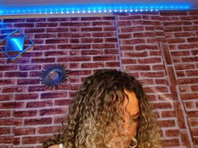 Leidy12 live cam on BongaCams