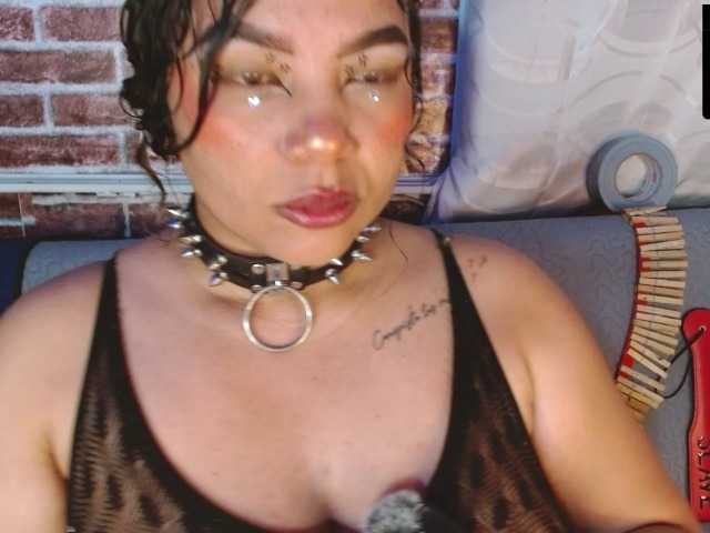 Leidy12 live cam on BongaCams
