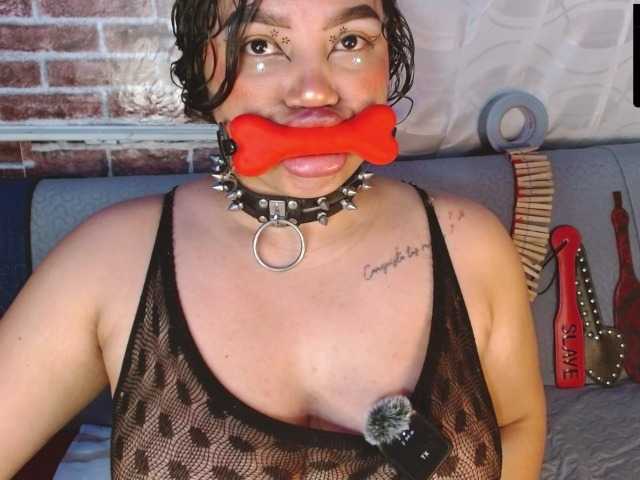 Leidy12 live cam on BongaCams