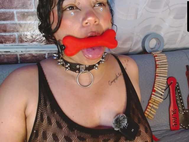 Leidy12 live cam on BongaCams