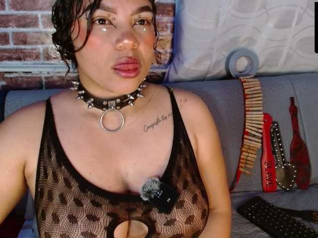 Leidy12 live cam on BongaCams