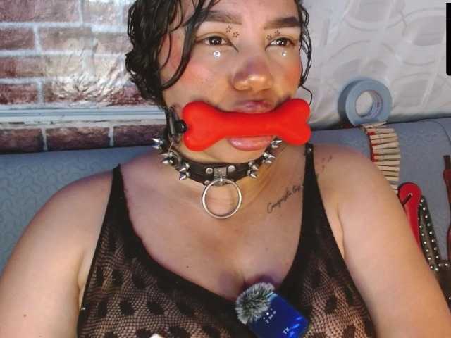 Leidy12 live cam on BongaCams