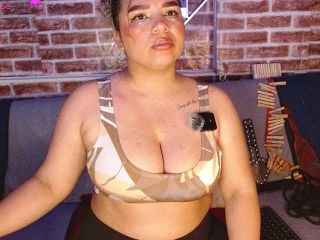 Leidy12 live cam on BongaCams