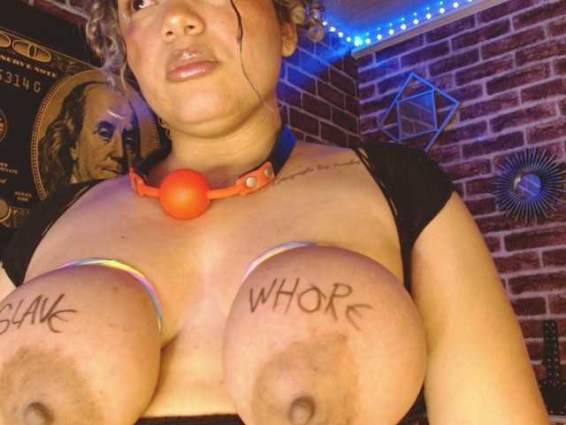 Leidy12 live cam on BongaCams