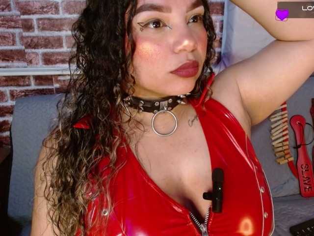 Leidy12 live cam on BongaCams