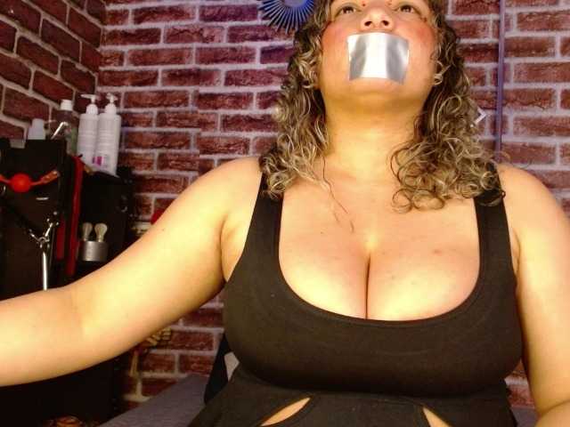 Leidy12 live cam on BongaCams