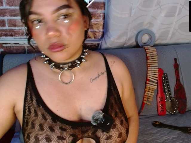 Leidy12 live cam on BongaCams