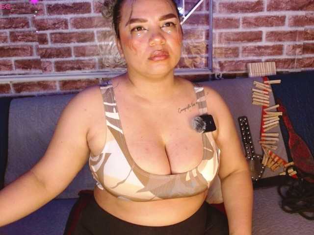 Leidy12 live cam on BongaCams